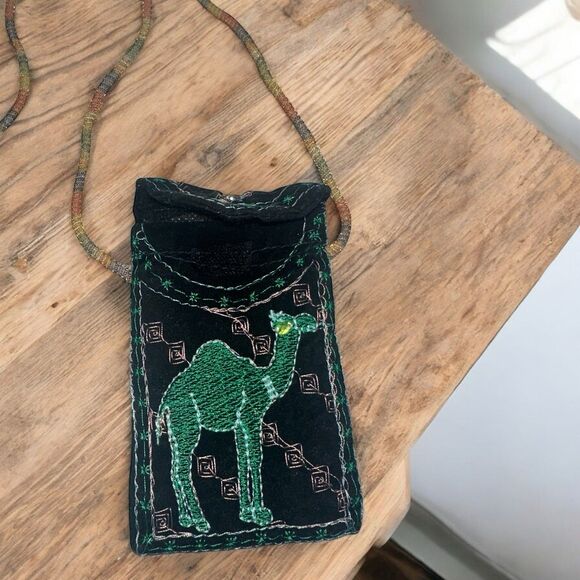 Vintage Velvet Camel Green Embroidered Crossbody Boho Cigarette Case Festival - Picture 5 of 9